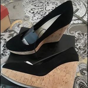 Black wedges